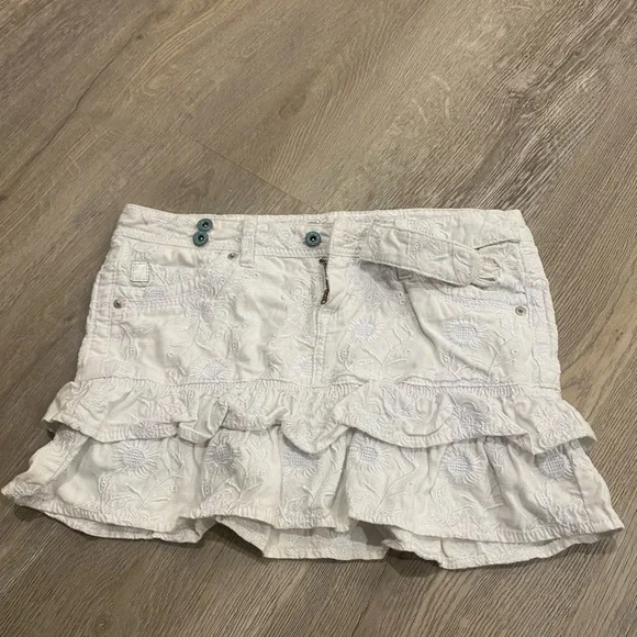 White Ruffled Mini Skirt - Picture 1 of 3